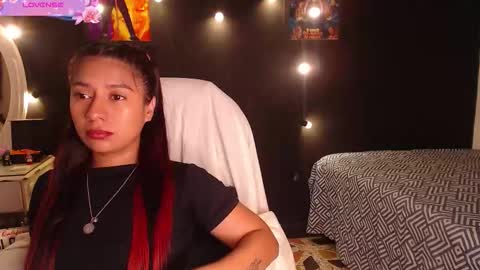 Snapshot of yes2802 chatting on 10-30-25, 10:49 Yesi online show from 10-30-25, 10:49