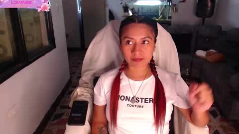 Snapshot of yes2802 chatting on 11-05-25, 04:18 Yesi online show from 11-05-25, 04:18