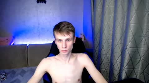 Snapshot of yes_cute_boy_ chatting on 03-10-25, 03:30 Eden online show from 03-10-25, 03:30