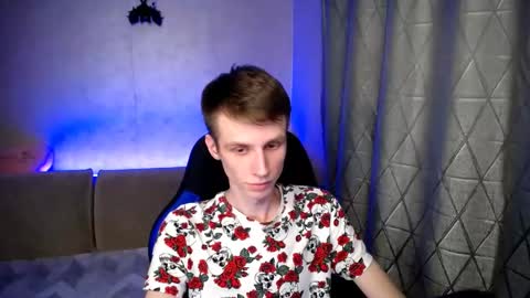 Snapshot of yes_cute_boy_ chatting on 03-11-25, 11:04 Eden online show from 03-11-25, 11:04