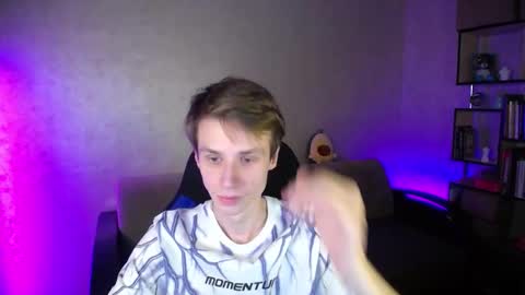 Snapshot of yes_cute_boy_ chatting on 10-20-25, 11:27 Eden online show from 10-20-25, 11:27