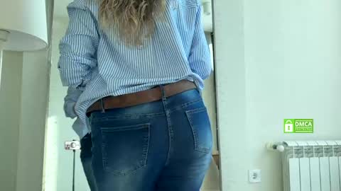 Snapshot of yes_mommy_zlata chatting on 04-21-26, 01:39 Zlata online show from 04-21-26, 01:39