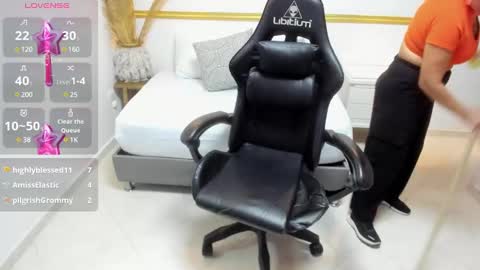 Snapshot of yesenia25_ chatting on 01-21-25, 01:18 yesenia online show from 01-21-25, 01:18
