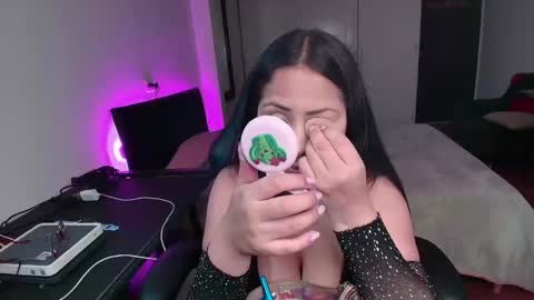 yesie_hot2 online show from 09-17-25, 01:07