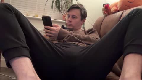 Snapshot of yesimlonely chatting on 02-13-25, 10:11 Sal online show from 02-13-25, 10:11