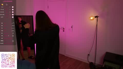 Kiki online show from 11-24-25, 10:04