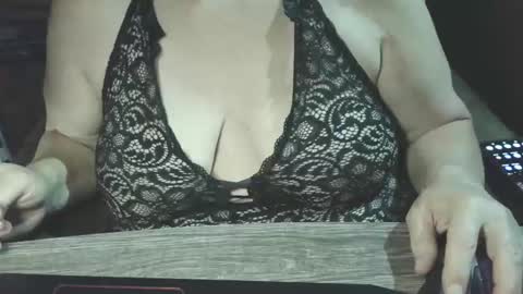 yessirprincesspet online show from 05-17-26, 02:42