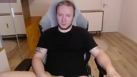 Snapshot of yhdxhy chatting on 04-30-26, 07:09 James online show from 04-30-26, 07:09