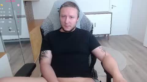 Snapshot of yhdxhy chatting on 06-20-26, 01:14 James online show from 06-20-26, 01:14