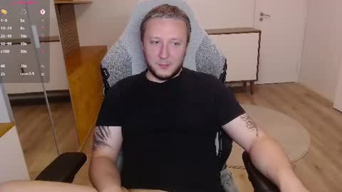 Snapshot of yhdxhy chatting on 06-21-26, 08:33 James online show from 06-21-26, 08:33
