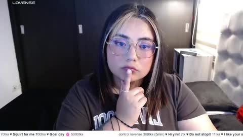 hii i am yini online show from 05-07-26, 01:11