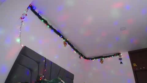 Snapshot of yinn_silver chatting on 12-07-24, 10:34 Yiny online show from 12-07-24, 10:34