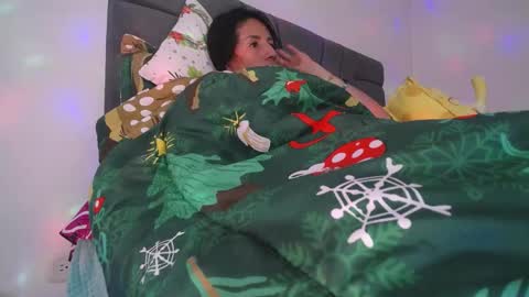 Snapshot of yinn_silver chatting on 12-17-24, 12:54 Yiny online show from 12-17-24, 12:54