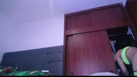 Yiny online show from 11-21-25, 09:08