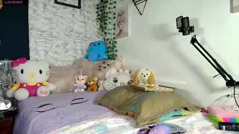yiyii9 online show from 06-25-26, 12:42