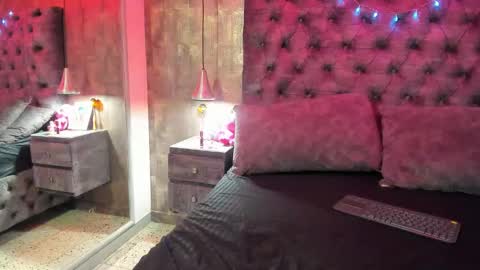 Snapshot of yiyisandoval chatting on 11-08-25, 07:45 yiyisandoval online show from 11-08-25, 07:45