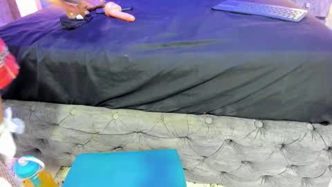 Snapshot of yiyisandoval chatting on 11-14-25, 07:23 yiyisandoval online show from 11-14-25, 07:23