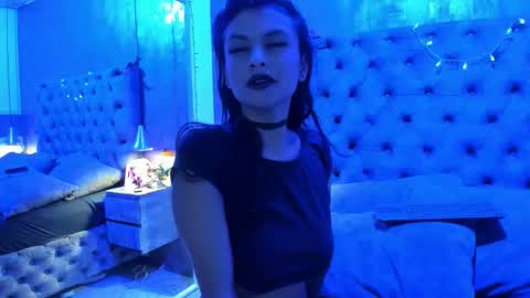 Snapshot of yiyisandoval chatting on 11-17-25, 08:47 yiyisandoval online show from 11-17-25, 08:47