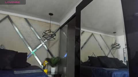 Yiyo online show from 04-17-26, 04:26