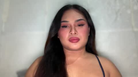 yllana love online show from 04-13-26, 08:47