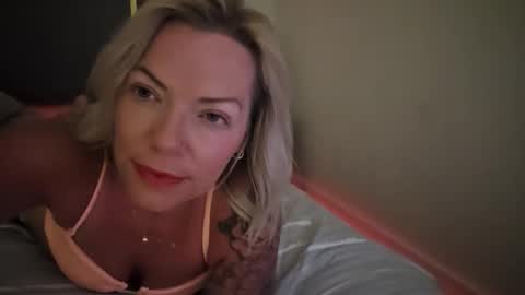 Snapshot of yogimilflover chatting on 04-25-26, 02:47 Yogiblondebangme online show from 04-25-26, 02:47