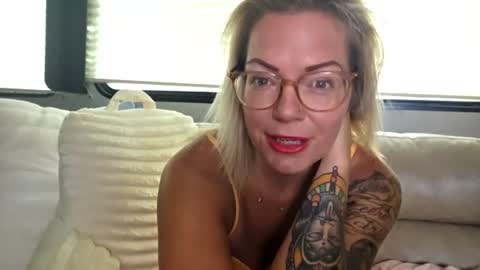 Yogiblondebangme online show from 06-19-26, 12:53