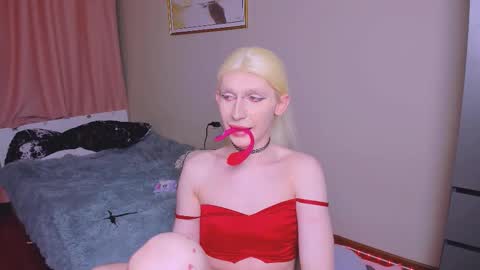 Mikaella - Mika online show from 12-22-25, 07:00