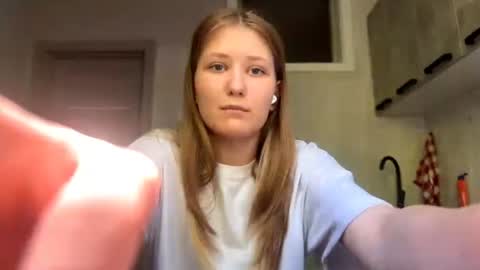 Snapshot of yolandaleduc chatting on 06-23-26, 09:51 Kira online show from 06-23-26, 09:51