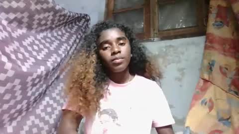 yolandrina05 online show from 09-14-25, 01:27