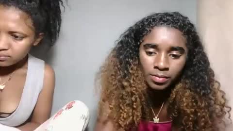 yolandrina05 online show from 10-06-25, 06:44