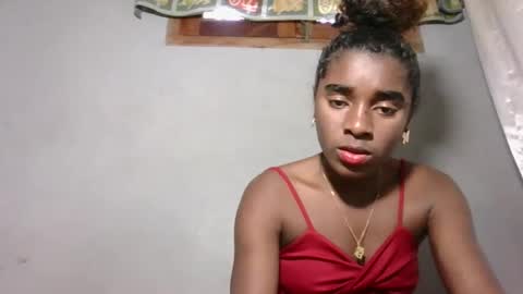 yolandrina05 online show from 10-28-25, 01:58