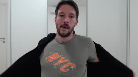 Snapshot of yone23 chatting on 03-07-25, 02:56 yone23 online show from 03-07-25, 02:56