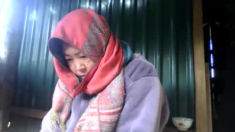 Snapshot of yongmi_ chatting on 12-15-25, 02:16 yongmi_ online show from 12-15-25, 02:16