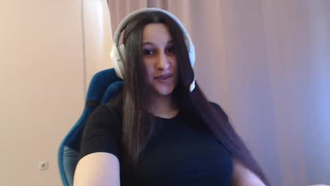 Sophie online show from 04-03-26, 01:09