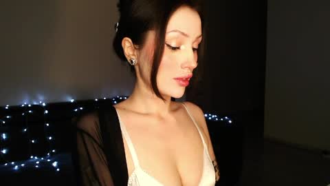 Snapshot of you_deserve chatting on 04-10-26, 09:19 Sophie online show from 04-10-26, 09:19
