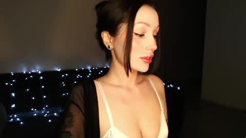 Snapshot of you_deserve chatting on 04-14-26, 09:43 Sophie online show from 04-14-26, 09:43