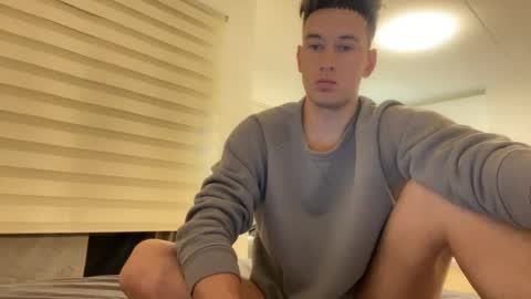 Snapshot of youcan__ chatting on 10-20-25, 11:32 youcan__ online show from 10-20-25, 11:32