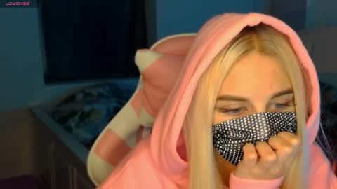 Snapshot of your___barbie chatting on 01-04-25, 01:42 Barbie online show from 01-04-25, 01:42