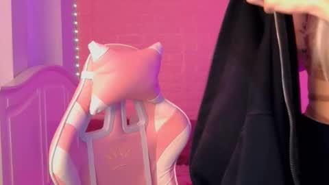 Snapshot of your___barbie chatting on 02-10-25, 07:17 Barbie online show from 02-10-25, 07:17