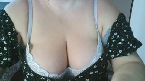 Snapshot of your__maria chatting on 01-09-26, 09:56 Maria Love online show from 01-09-26, 09:56