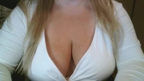 Snapshot of your__maria chatting on 02-03-26, 06:22 Maria Love online show from 02-03-26, 06:22