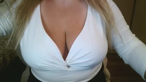 Snapshot of your__maria chatting on 02-03-26, 06:40 Maria Love online show from 02-03-26, 06:40