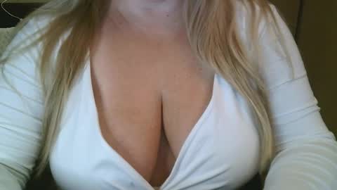 Snapshot of your__maria chatting on 02-10-26, 05:33 Maria Love online show from 02-10-26, 05:33