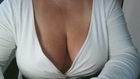 Snapshot of your__maria chatting on 02-12-26, 08:53 Maria Love online show from 02-12-26, 08:53