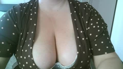 Snapshot of your__maria chatting on 06-08-26, 07:31 Maria Love online show from 06-08-26, 07:31