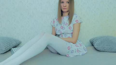 Lily online show from 01-06-25, 04:47