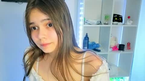Snapshot of your_casual_vibes chatting on 05-15-26, 06:04 Julia Next stream online show from 05-15-26, 06:04