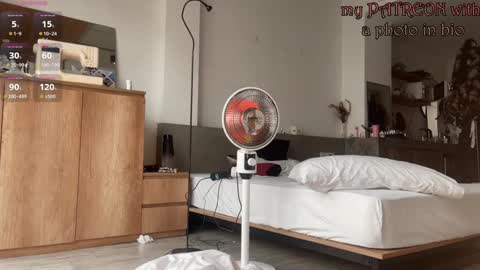 Snapshot of your_coraline_ chatting on 12-22-24, 09:55 your_coraline_ online show from 12-22-24, 09:55