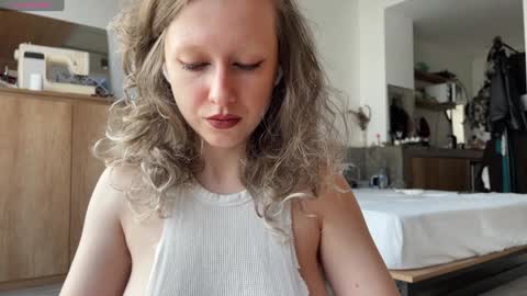 Snapshot of your_coraline_ chatting on 12-28-24, 08:37 your_coraline_ online show from 12-28-24, 08:37