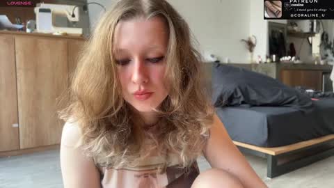 Snapshot of your_coraline_ chatting on 01-21-25, 09:35 your_coraline_ online show from 01-21-25, 09:35